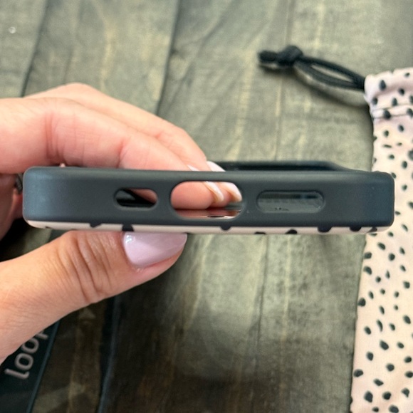 Loopy Case iPhone 16 Pro - Picture 4 of 8